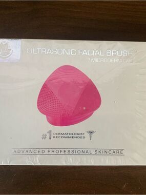 Microderm Glo Ultrasonic Facial Brush - Pink